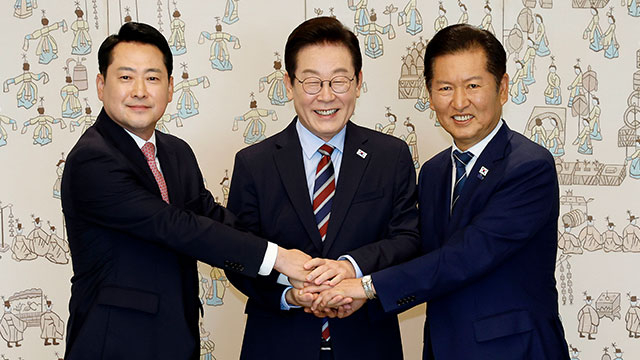 3인 악수.jpg