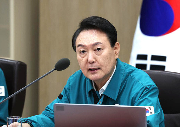 윤석열 민방위복.jpg