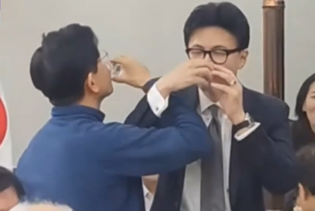 한동훈 김문수 러브샷(문화일보).png