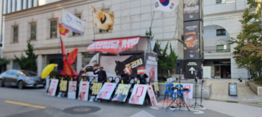 [단독] 기묘한 여의도 국민의힘 당사앞 시위...보수단체가 장동혁 사퇴 촉구?