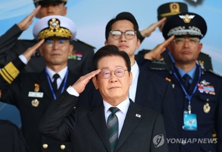 [굿리더뉴스] 군심(軍心)을 잡아라, 기름값을 잡아라!.. 이대통령의 'SNS 정책' 진가 발휘...