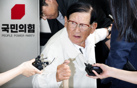 [굿리더뉴스] 이만희 신천지 총회장 구속영장 청구...'당원 가입 강요' 의혹 수사 분수령..