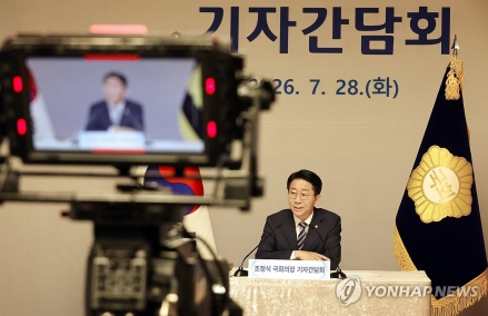[굿리더뉴스] 청와대 개헌 해명 진땀... 이대통령 연임설은 사실 무근...