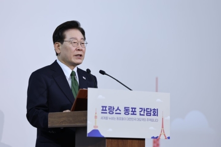 [굿리더뉴스] 이대통령의 끝없는 지지율 추락..청와대의 응급 대책은..