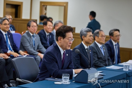 [굿리더뉴스] 도대체 정치의 본질은 무엇인가? 국민과 더많이 소통해서 더많은 지지를 받는 것...이대통령, X정치 더욱 확대..